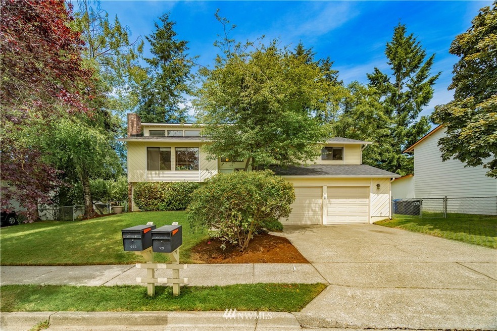 922 S 262nd Place, Des Moines, WA 98198 - photo 1