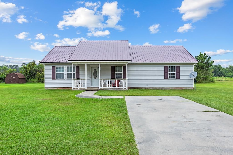 407 Pinecrest Dr, Douglas, GA 31535 - photo 1