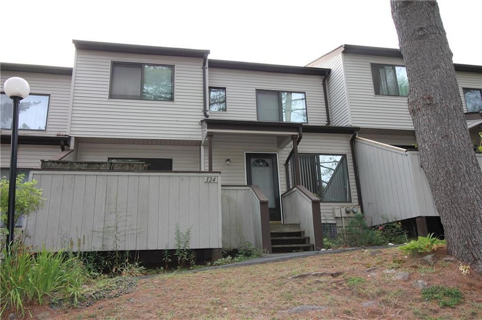 124 Cottonwood Rd unit 124, Newington, CT 06111 - photo 1