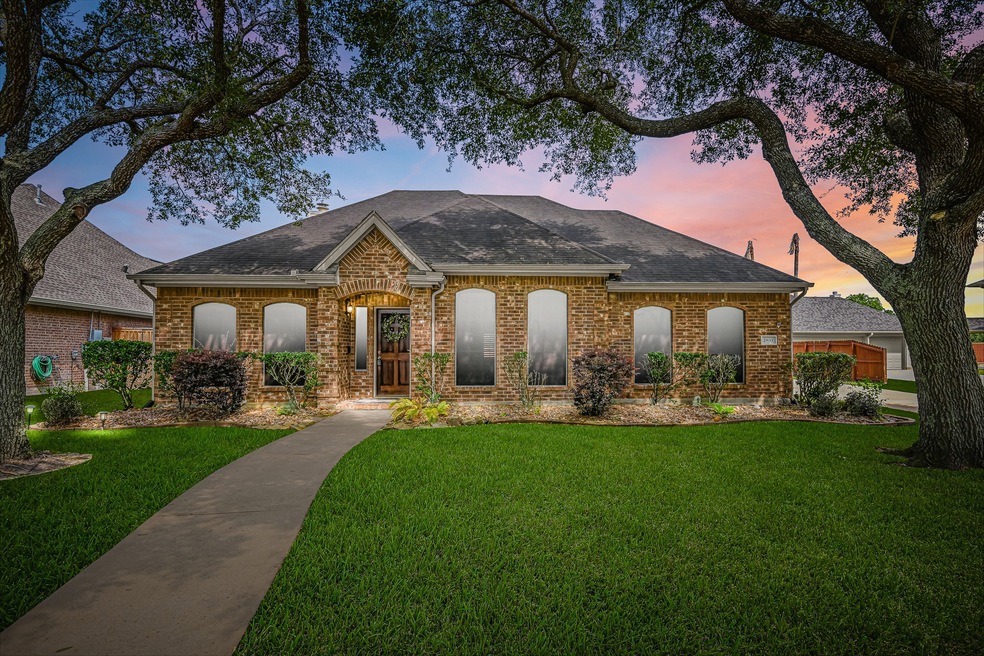 2833 Trevino Ct, Friendswood, TX 77546 - photo 1
