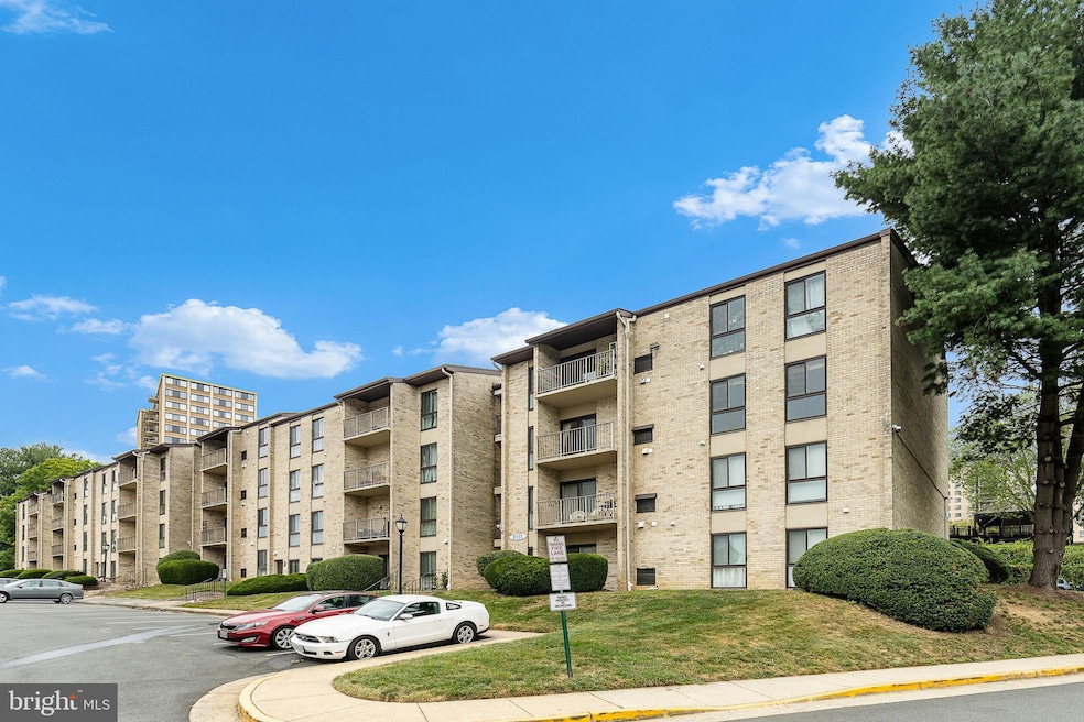 6151 Edsall Rd unit I, Alexandria, VA 22304 - photo 1