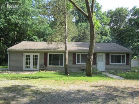 5381 Conestoga Dr, Flushing, MI 48433 - photo 1