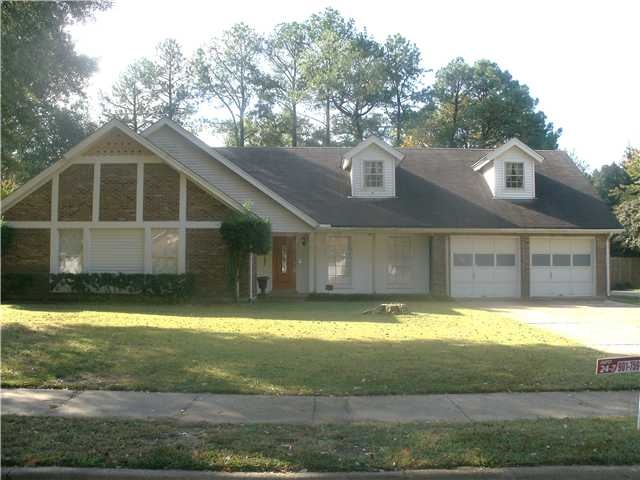 Beautiful...well kept home in established Fox Mead