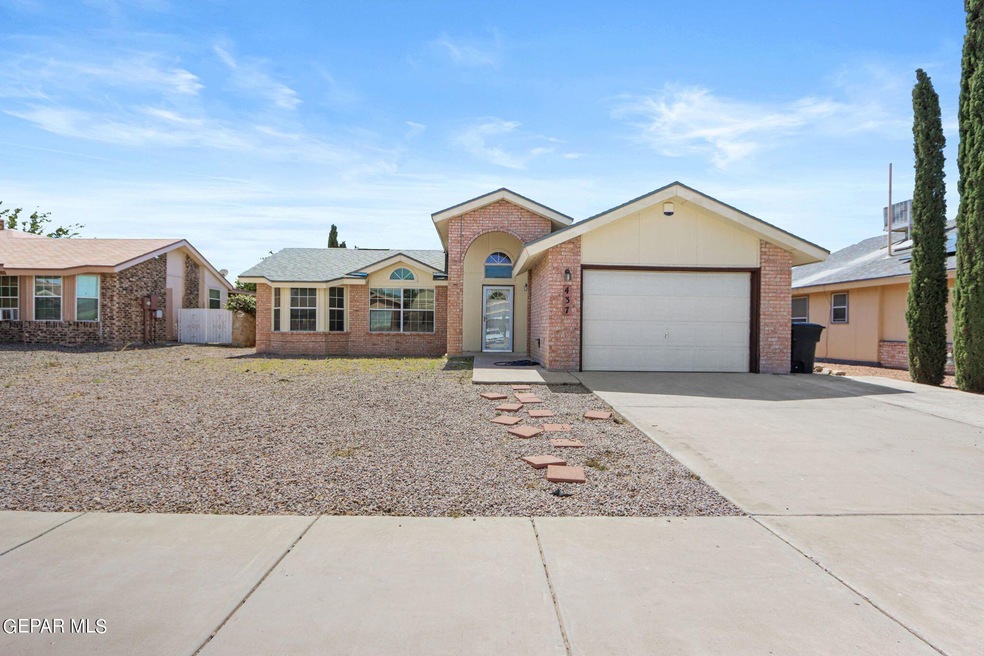 437 Katherine Dr, Horizon City, TX 79928 - photo 1