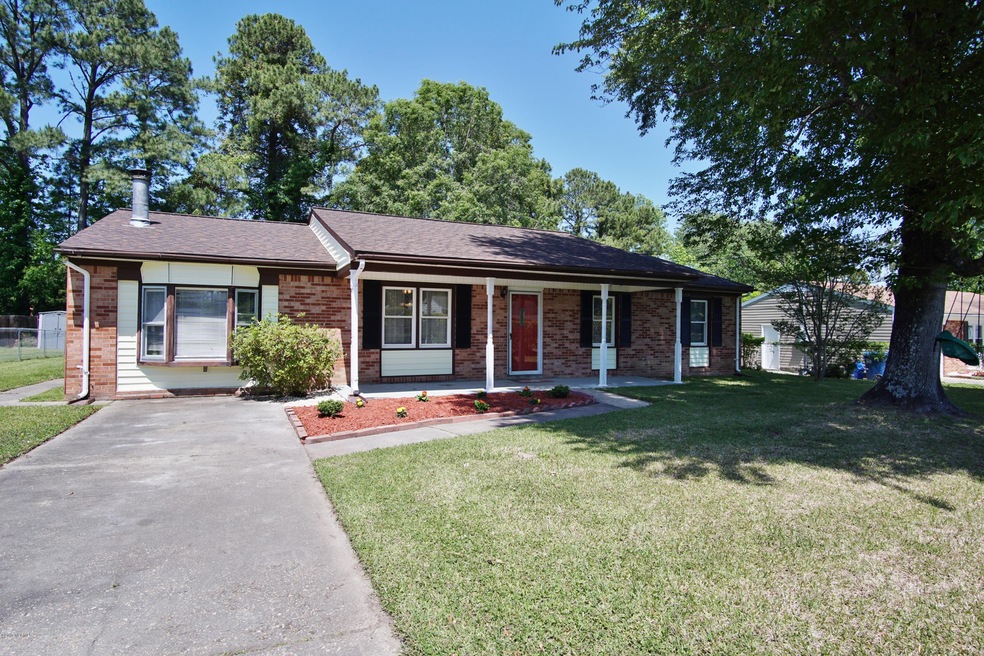 106 Royal Dr, Jacksonville, NC 28546 - photo 1