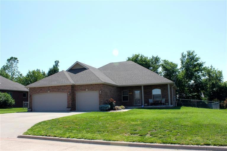 1655 S Hedgewood Dr, Bolivar, MO 65613 - photo 1