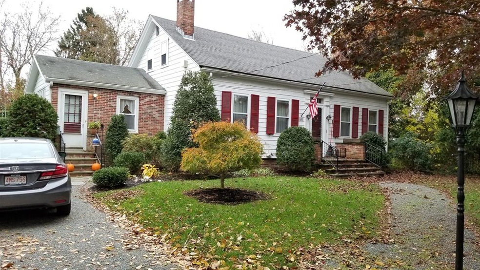 148 Russells Mills Rd, South Dartmouth, MA 02748 - photo 1