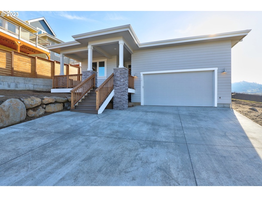 402 W 21st St, the Dalles, OR 97058 - photo 1