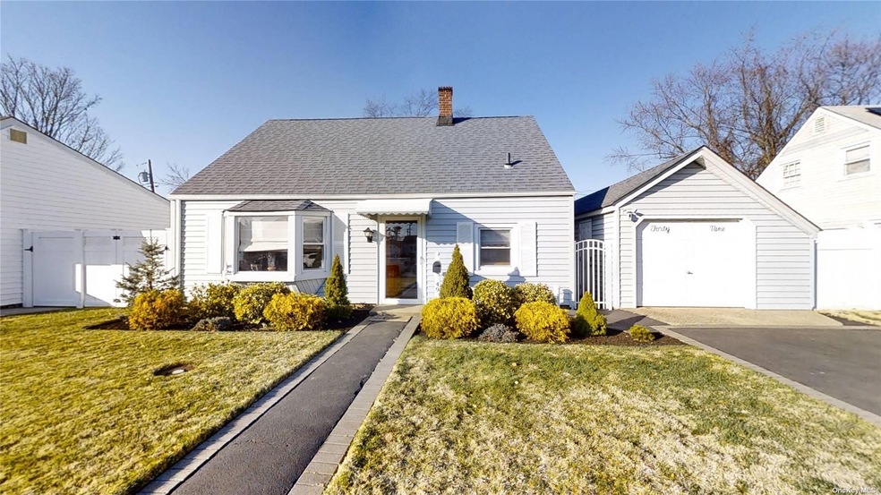 49 Club Ln, Levittown, NY 11756 - photo 1