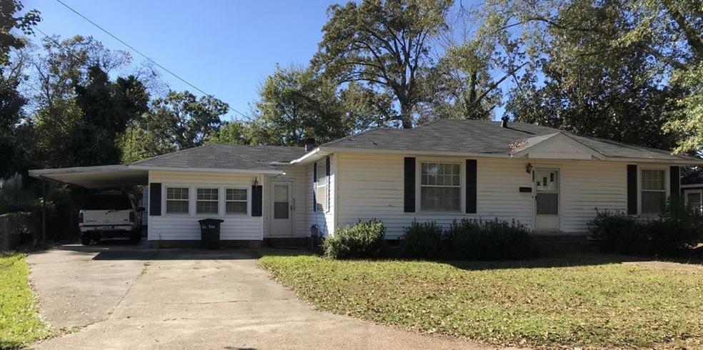 715 Cameron St, McComb, MS 39648 - photo 1