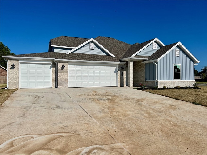 681 Hayden James St, Prairie Grove, AR 72753 - photo 1