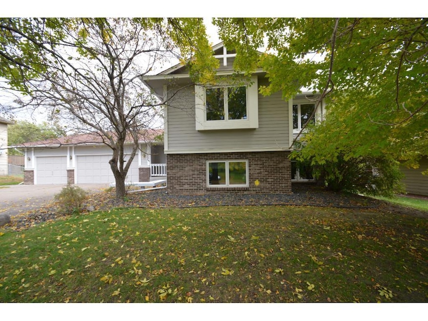 Quiet southern Maple Grove location home - easy co