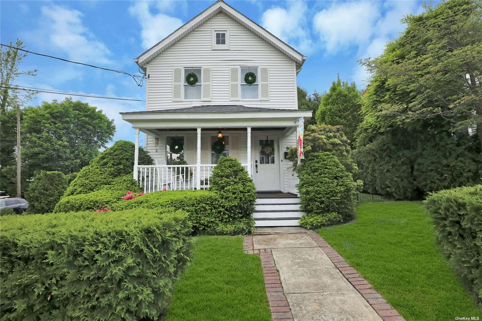 Sold $800,000 • Co-Listing Agent