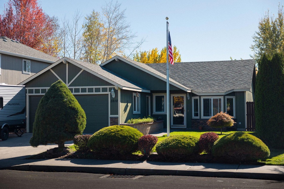 3210 SW Metolius Place, Redmond, OR 97756 - photo 1