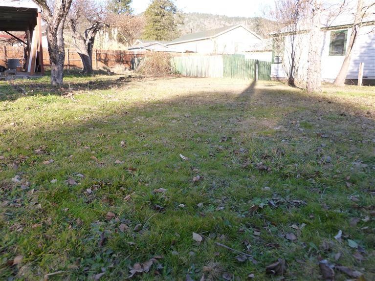 236 NE Outlook Ave, Grants Pass, OR 97526 - photo 1