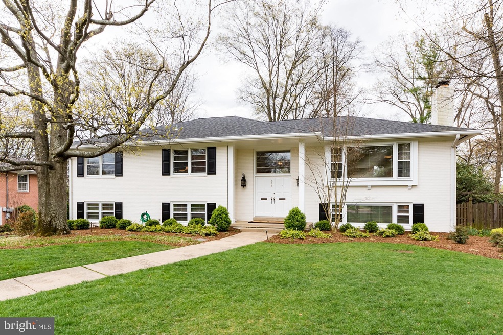 7307 Burtonwood Dr, Alexandria, VA 22307 - photo 1