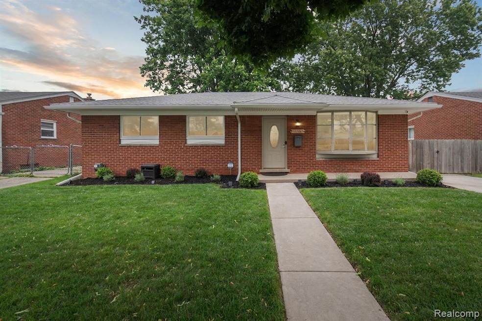 27260 Norma Dr, Warren, MI 48093 - photo 1