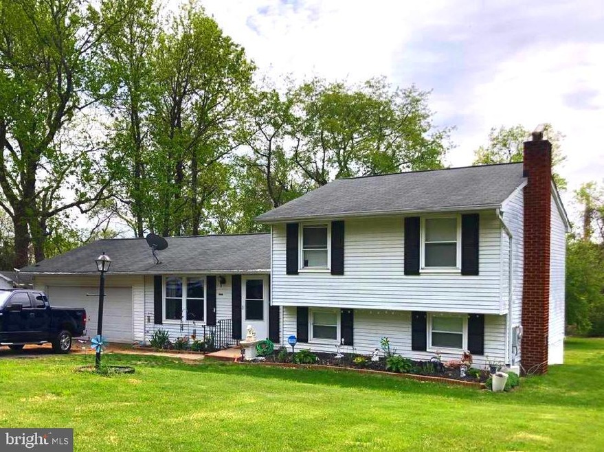 12429 Pinecrest Ln, Newburg, MD 20664 - photo 1