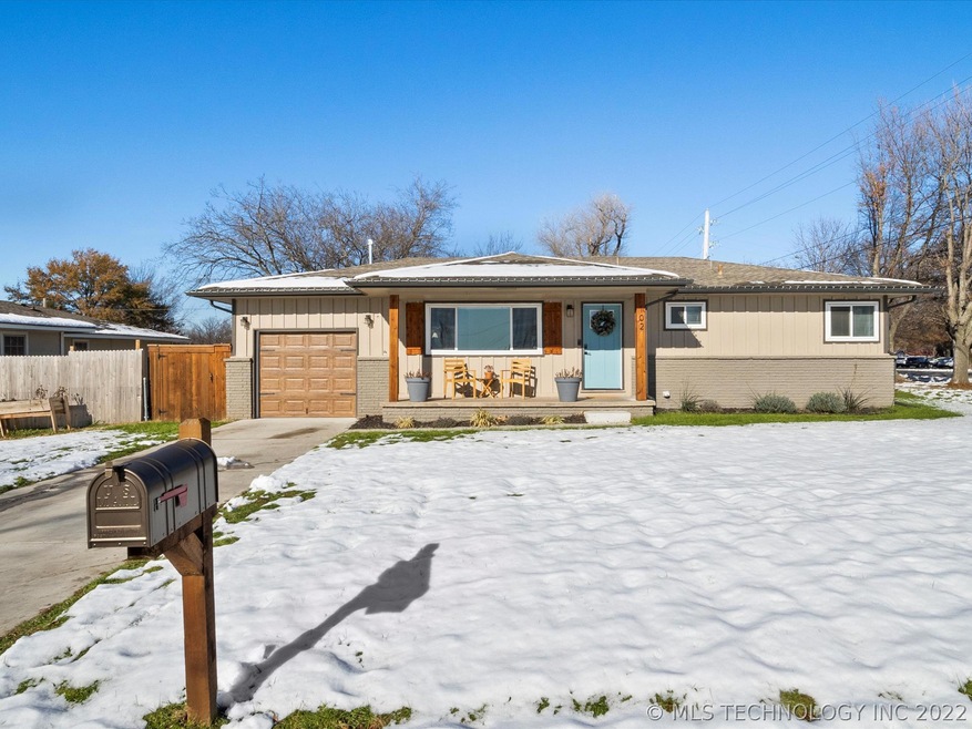 102 W Urbana St, Broken Arrow, OK 74012 - photo 1