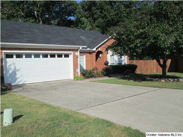 Beautiful 3 BR 2/1 B garden home in quiet culdesac
