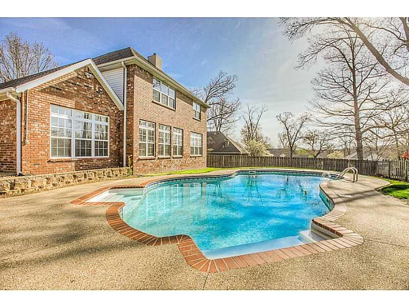 Swimming Pool/Hot Tub/Sauna. Great pool!! Deep enough on one end for diving board!