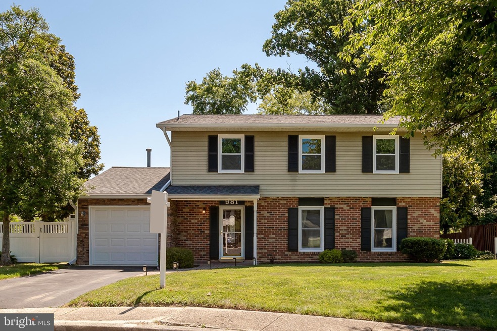 981 Sunny Ct, Gambrills, MD 21054 - photo 1