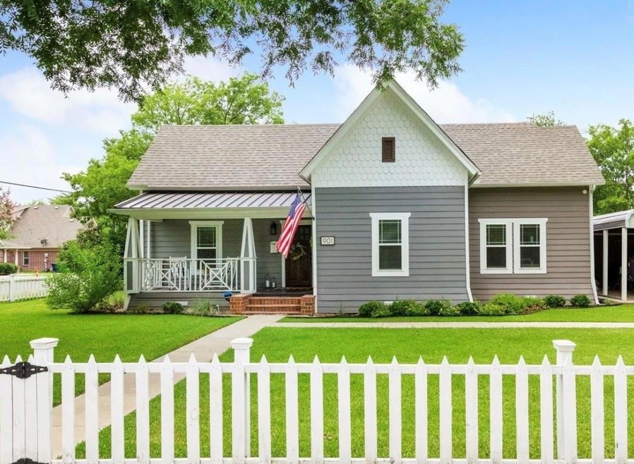 View of front facade with a porch and a front lawn