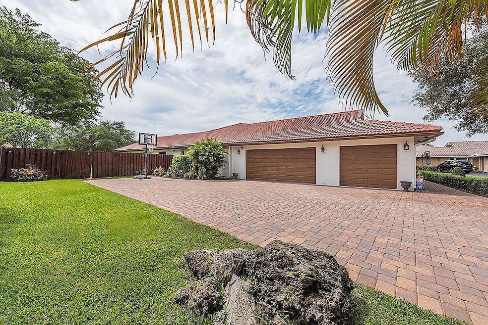 22300 Solitude Dr, Boca Raton, FL 33428 - photo 1