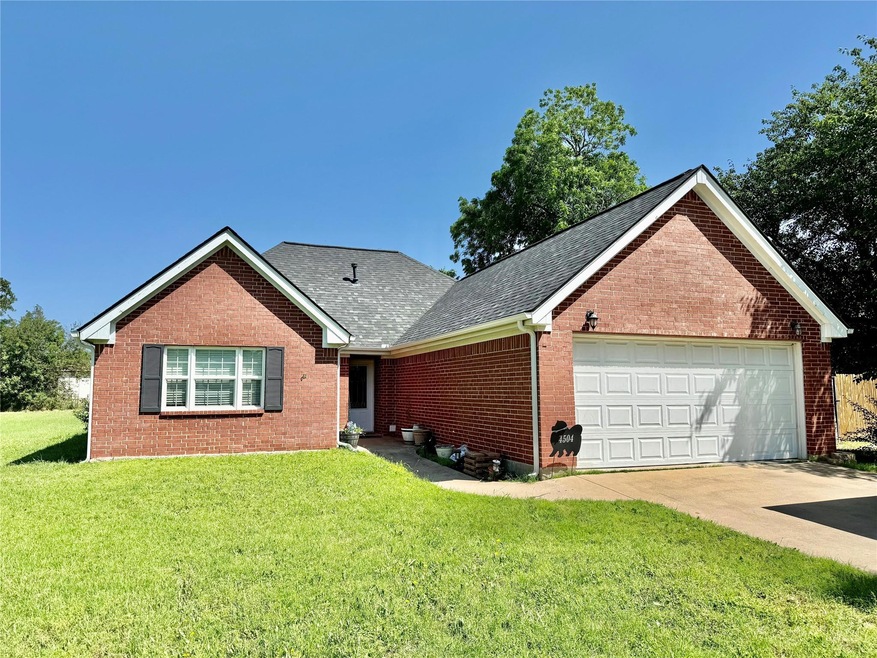 4504 Tulip Dr, Granbury, TX 76049 - photo 1