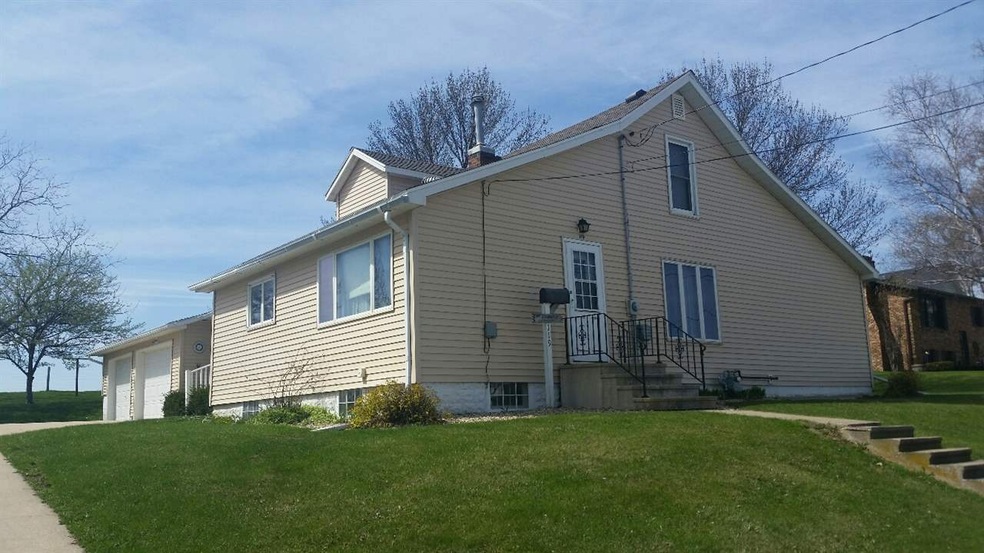 119 W Franklin St, West Union, IA 52175 - photo 1