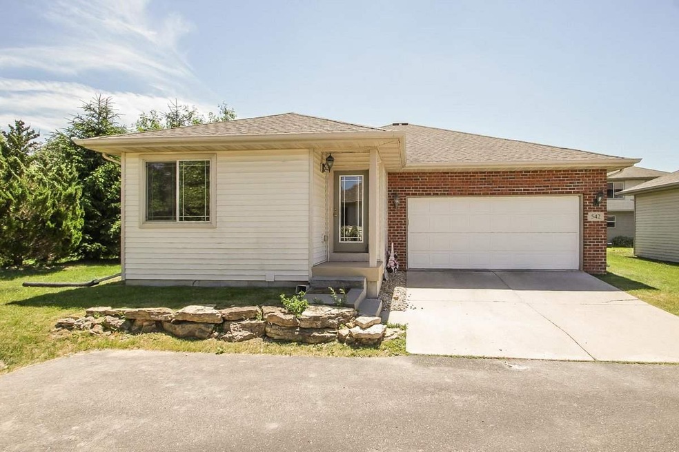 542 Lexington Dr, Oregon, WI 53575 - photo 1