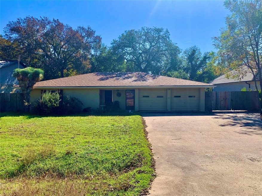 221 Granada Calle St, Granbury, TX 76049 - photo 1