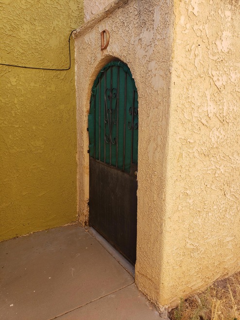 10632 Cuatro Vistas Dr unit D, El Paso, TX 79935 - photo 1