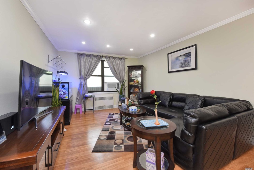 Linden Hill unit 1H, Flushing, NY 11354 - photo 1