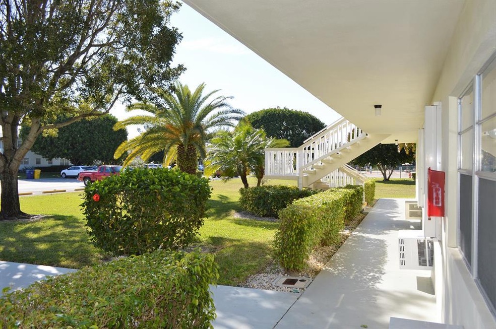 314 Camden N, West Palm Beach, FL 33417 - photo 1