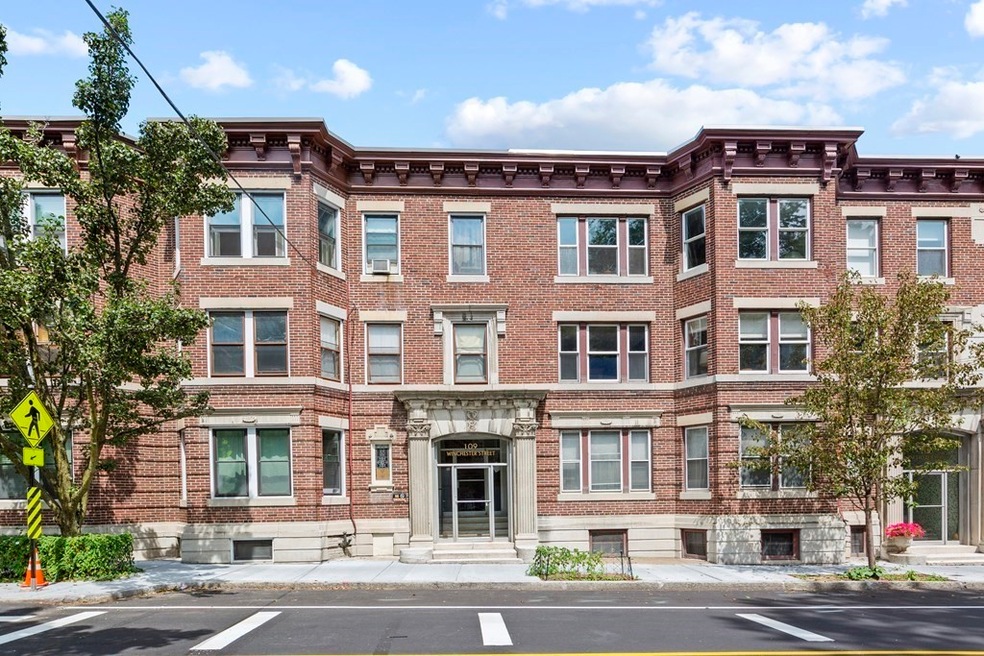 109 Winchester St unit 6, Brookline, MA 02446 - photo 1