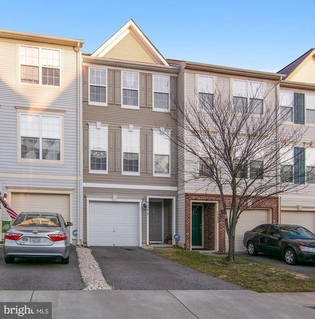 15618 John Diskin Cir, Woodbridge, VA 22191 - photo 1