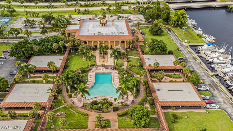 525 Newport Dr unit 2, Naples, FL 34114 - photo 1