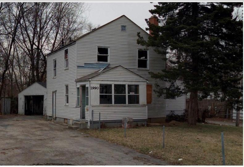1990 Myrtle Ave