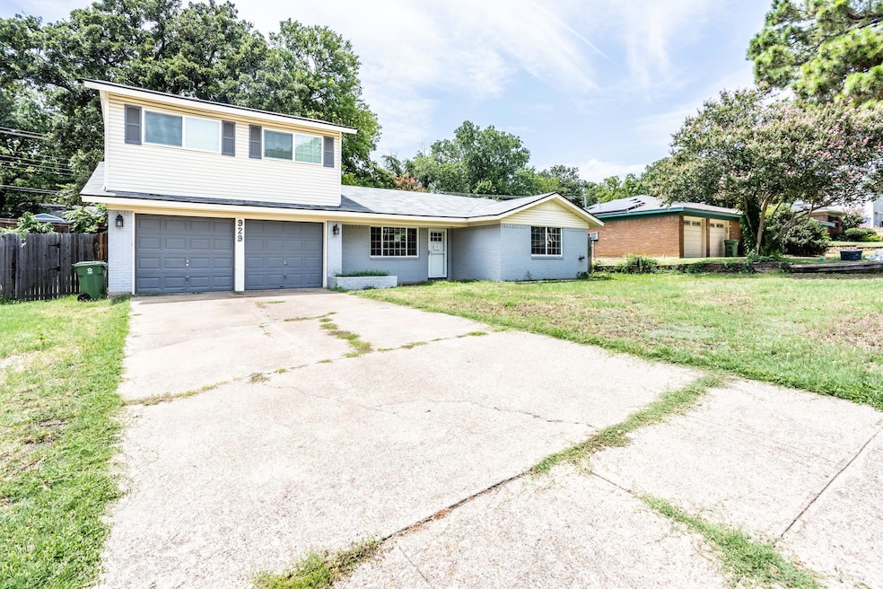 929 Wade Dr, Bedford, TX 76022 - photo 1