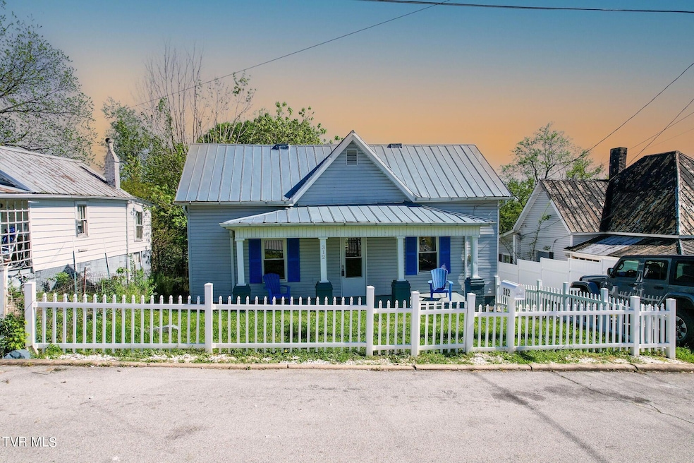 312 N Highland Ave, Greeneville, TN 37745 - photo 1