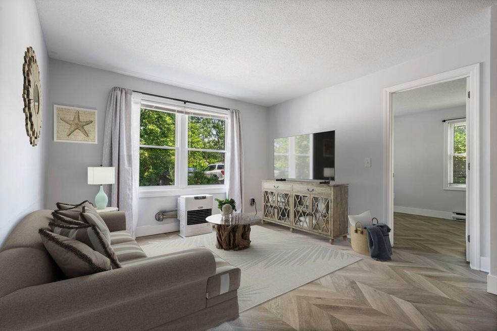 198_Saco_Ave,_Old_Orchard_Beach,_ME_(2)_