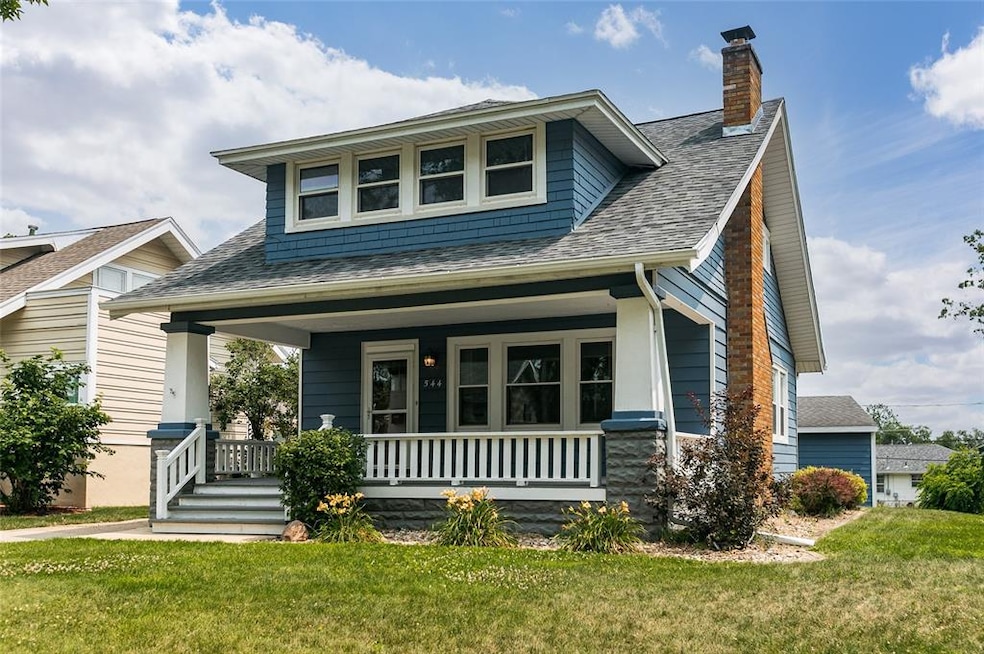 544 Forest Dr SE, Cedar Rapids, IA 52403 - photo 1