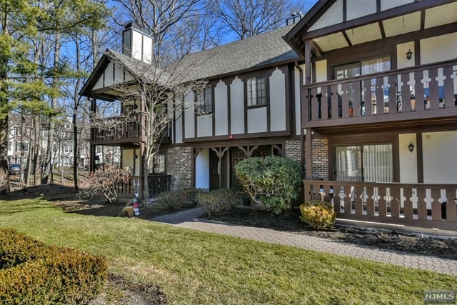 601 Mark Twain Way, Mahwah, NJ 07430 - photo 1