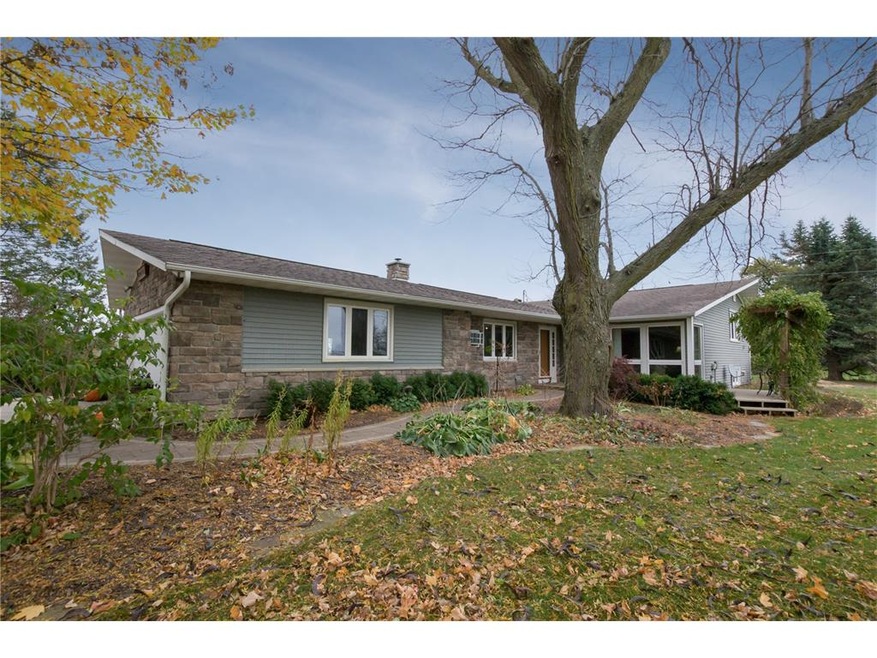 3327 55th Street Trail, Center Point, IA 52213 - photo 1