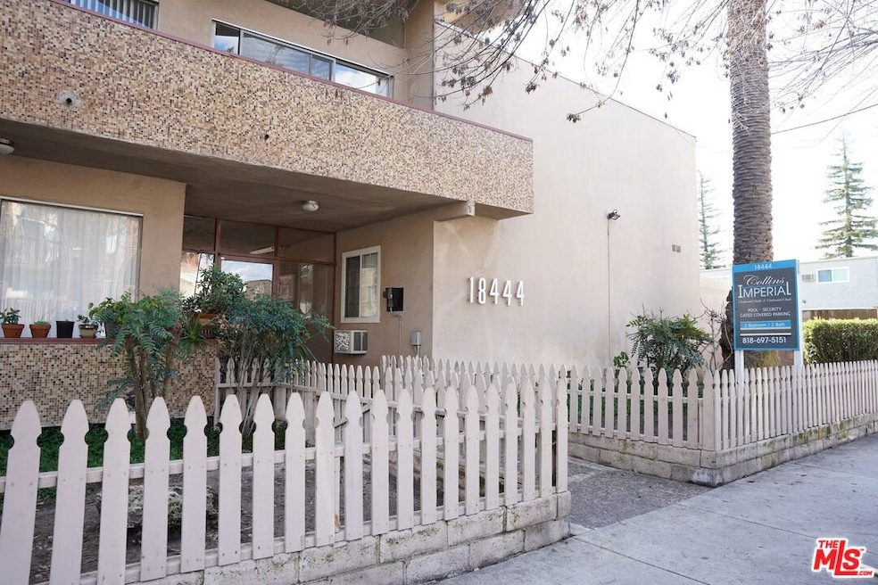 18444 Collins St unit 14, Los Angeles, CA 91356 - photo 1