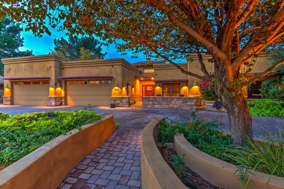 2036 E Myrna Ln-32