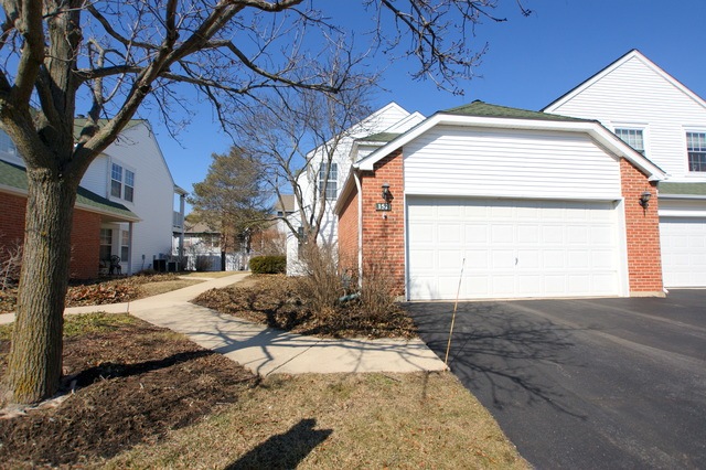 152 Welwyn Ct unit E, Lake Bluff, IL 60044 - photo 1