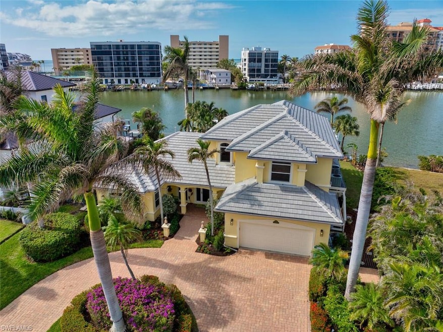Coastal dream homewith wide bay views