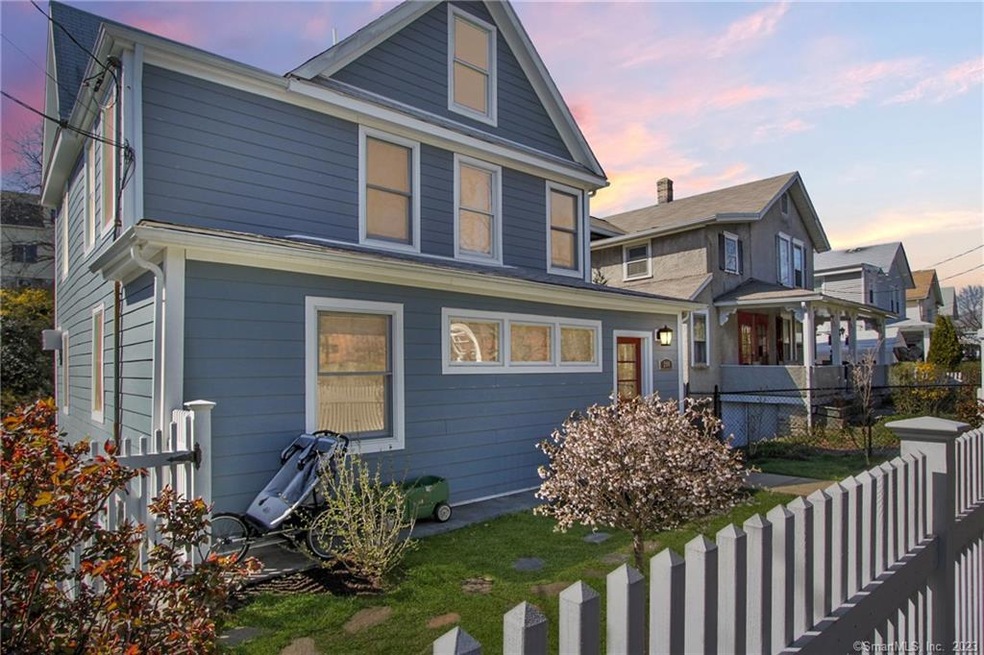 240 Davis Ave unit 1, Greenwich, CT 06830 - photo 1